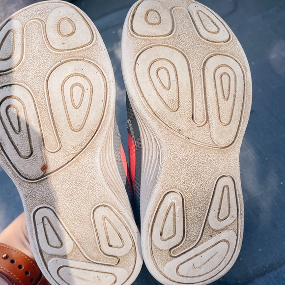 Size 9c Nike girls sneakers - Picture 2 of 3